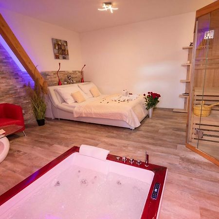 Romanticky Wellness Suite Hotel Heinz Dobris Luaran gambar