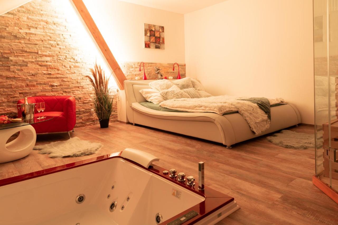 Romanticky Wellness Suite Hotel Heinz Dobris Luaran gambar