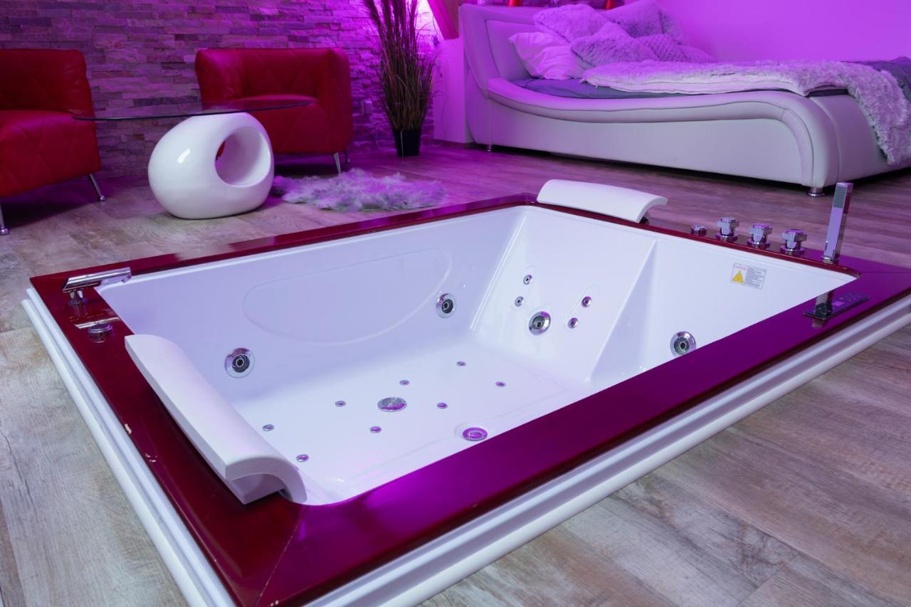 Romanticky Wellness Suite Hotel Heinz Dobris Luaran gambar
