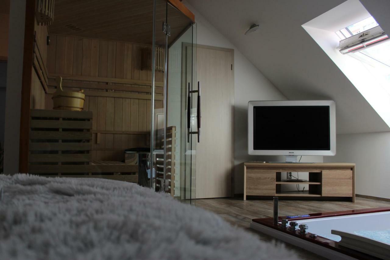 Romanticky Wellness Suite Hotel Heinz Dobris Luaran gambar
