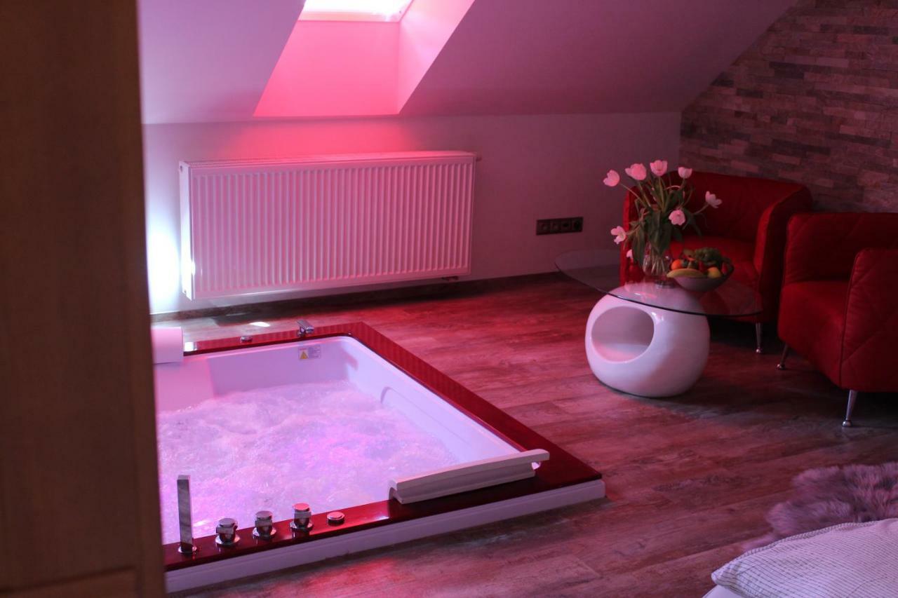 Romanticky Wellness Suite Hotel Heinz Dobris Luaran gambar