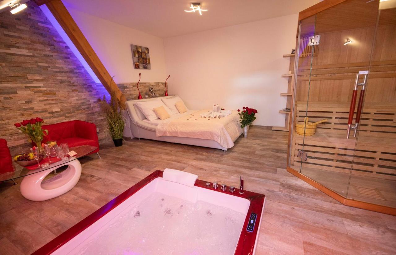 Romanticky Wellness Suite Hotel Heinz Dobris Luaran gambar